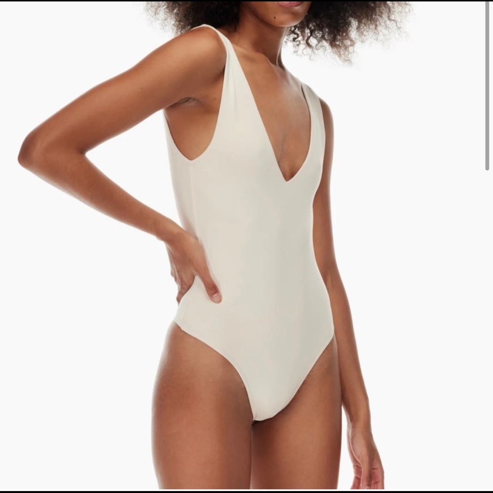 Aritzia Babaton Contour V-Neck Bodysuit in White